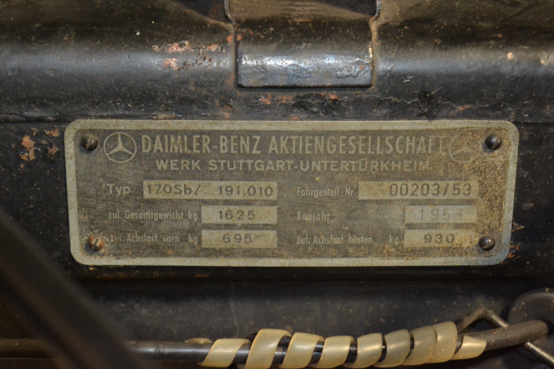 16966878-6.jpg