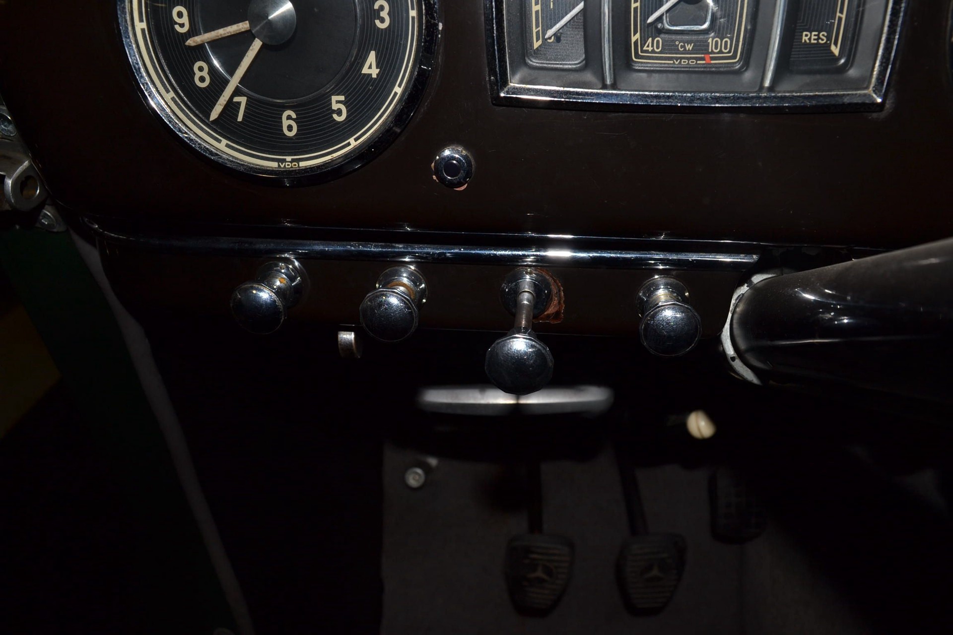 16966878-9.jpg