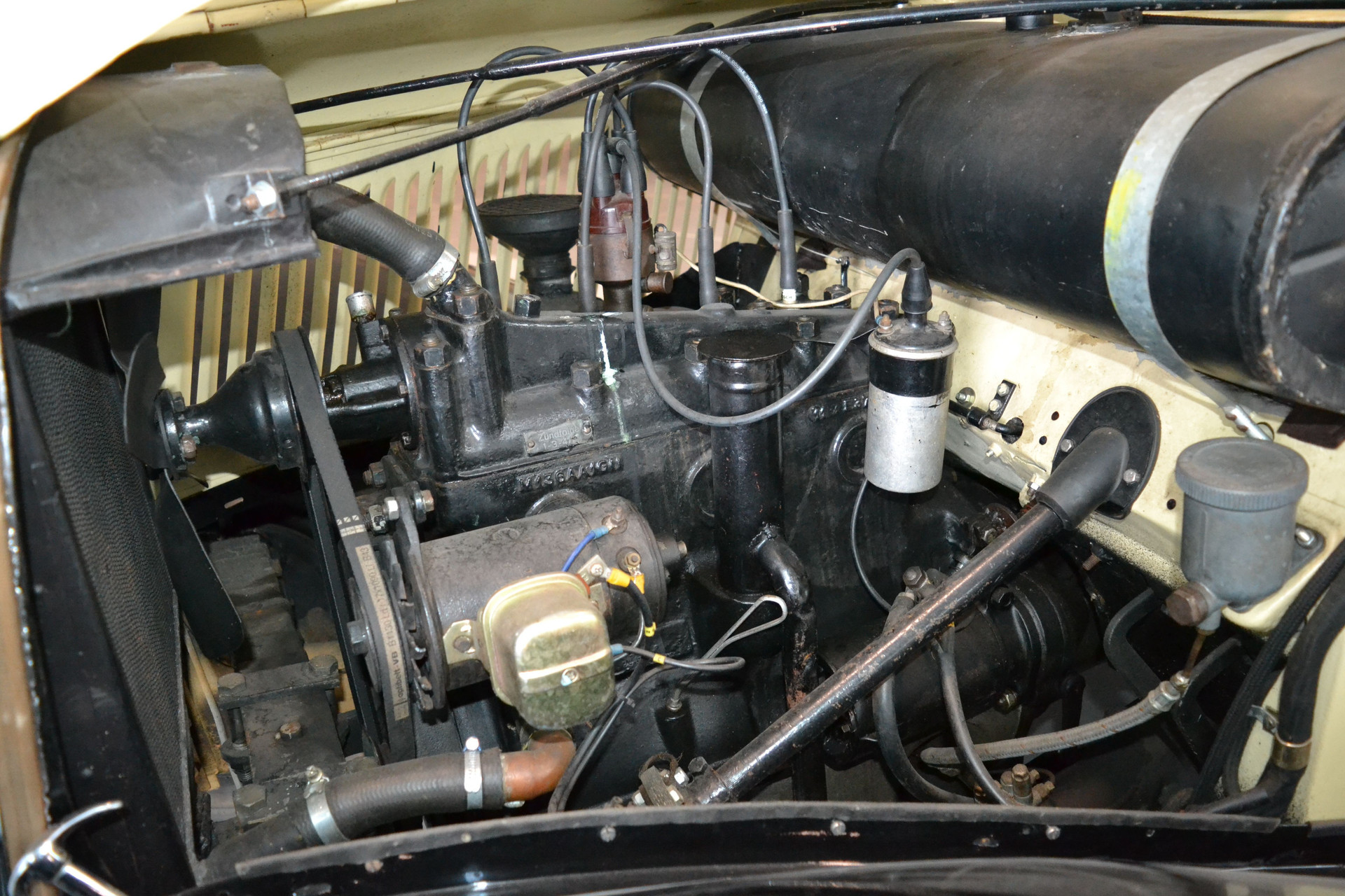 37814276-5.jpg