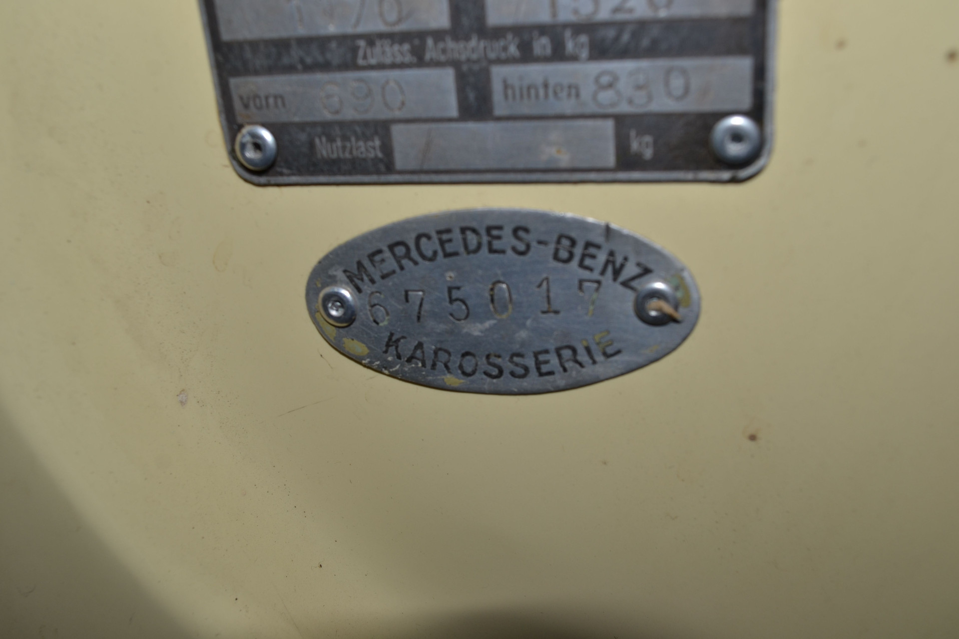 37814276-7.jpg