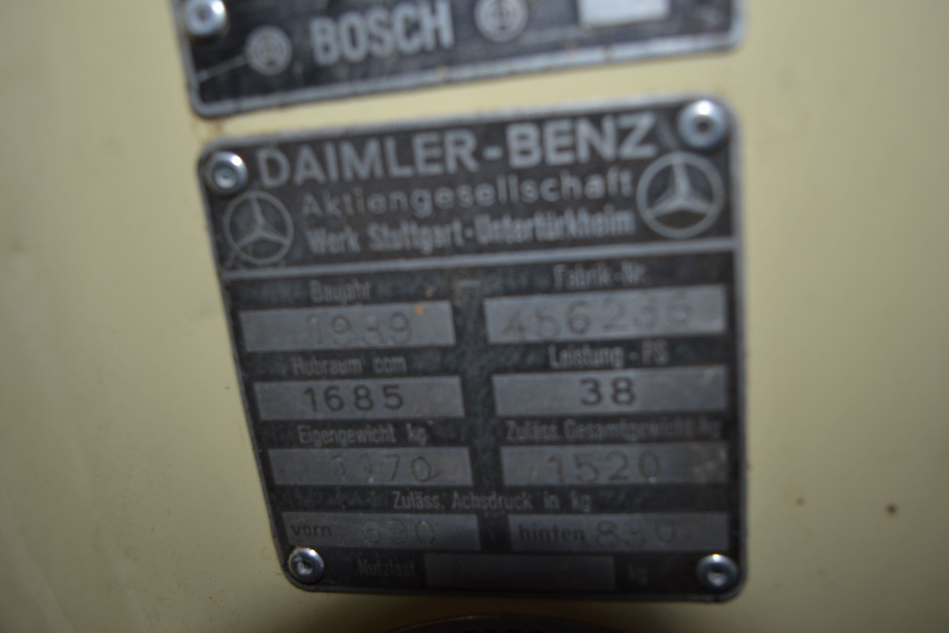 37814276-9.jpg