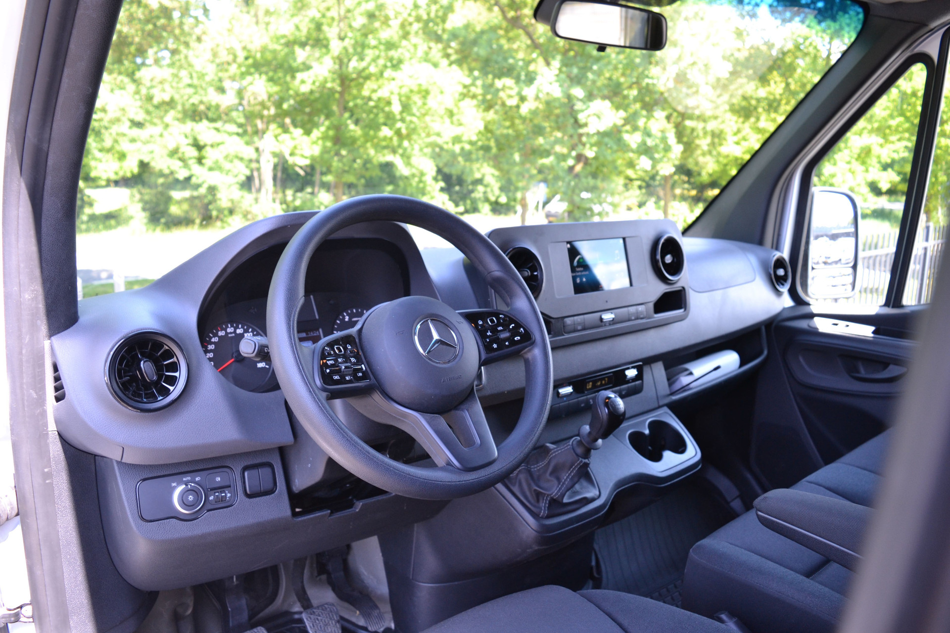 38982646-16.jpg