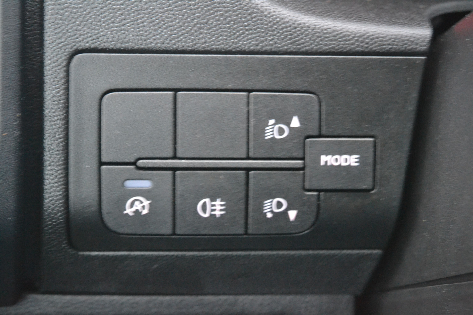 42099969-23.jpg