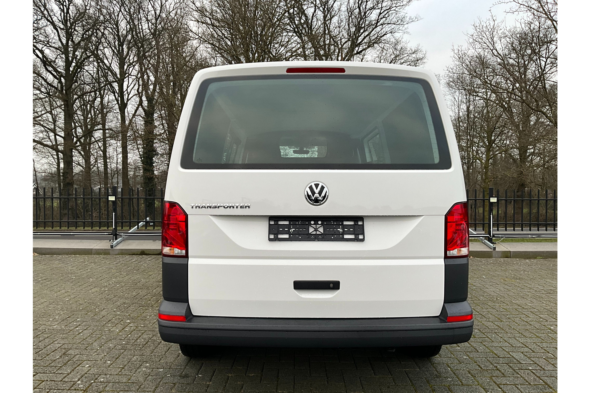 42852699-10.jpg