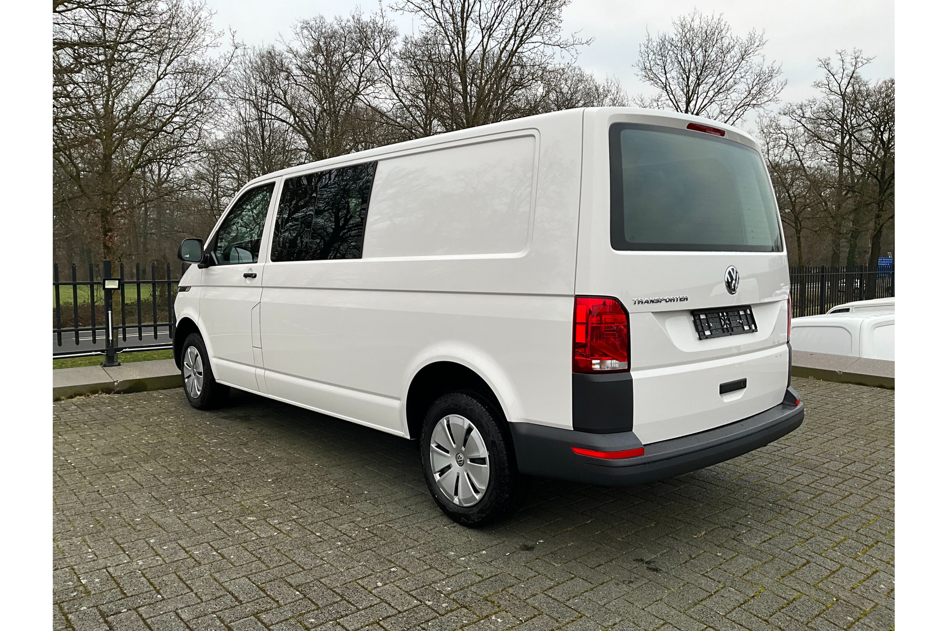 42852699-16.jpg
