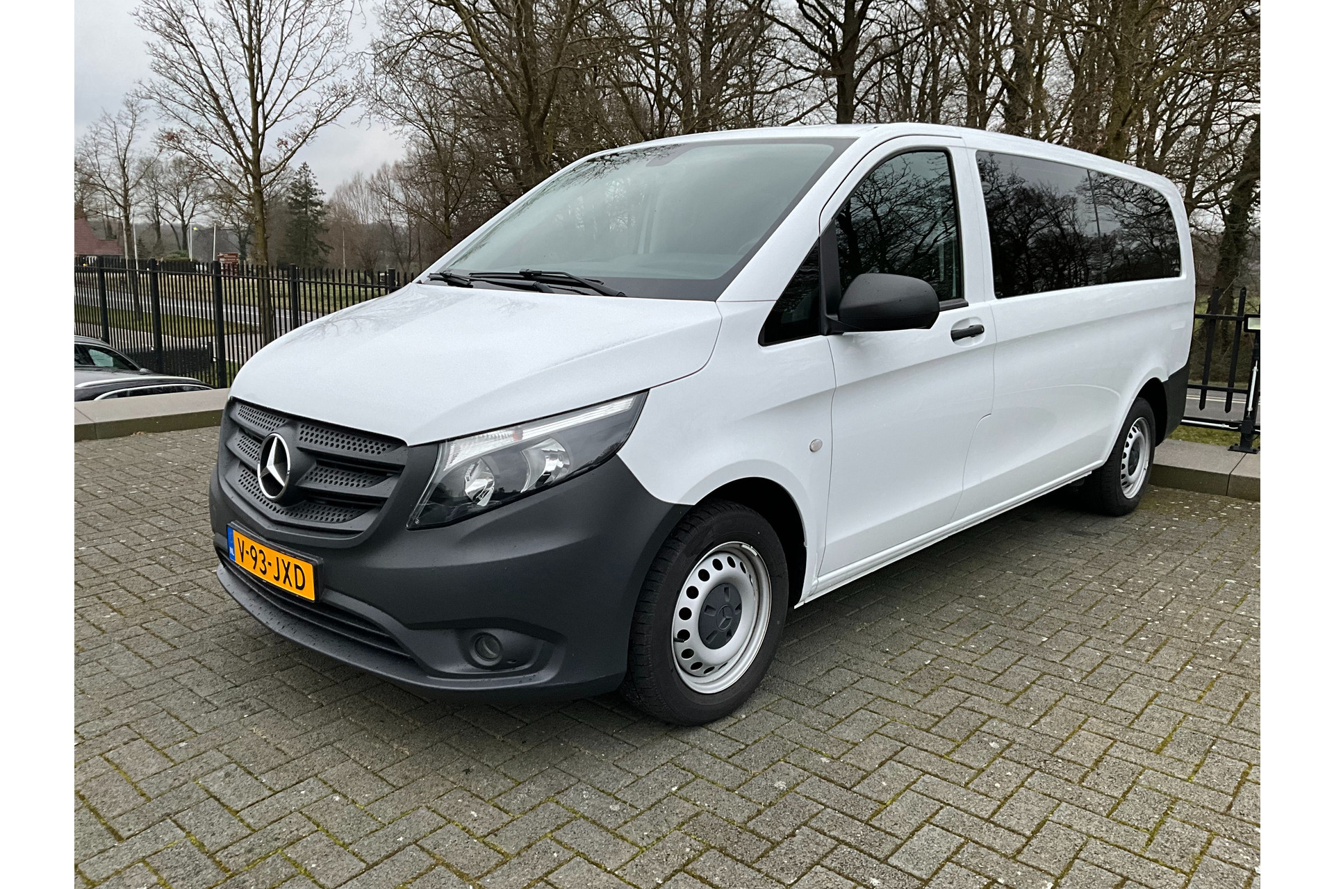 42995420-0.jpg