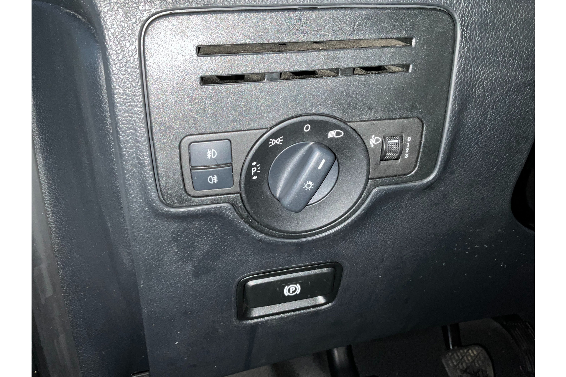 42995420-11.jpg