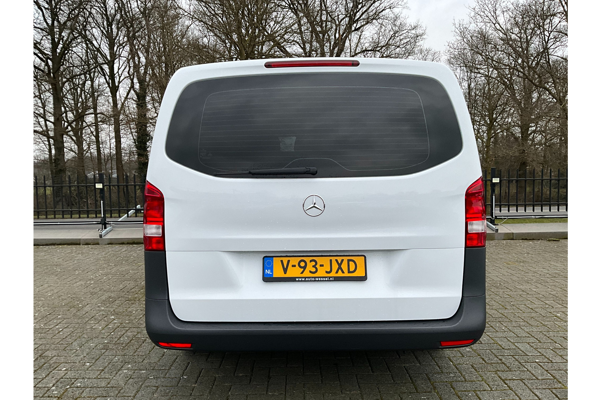 42995420-15.jpg