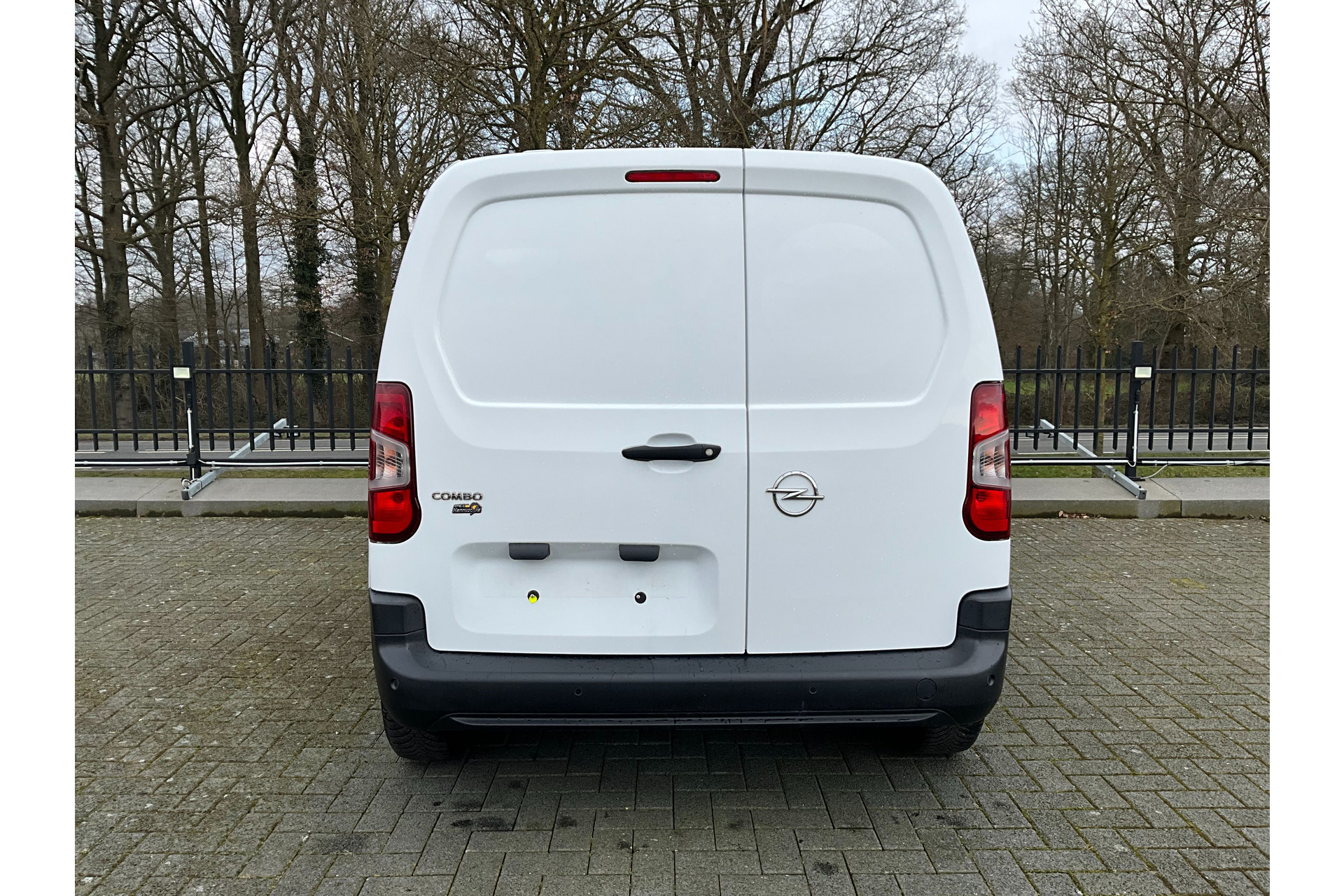 43154548-16.jpg