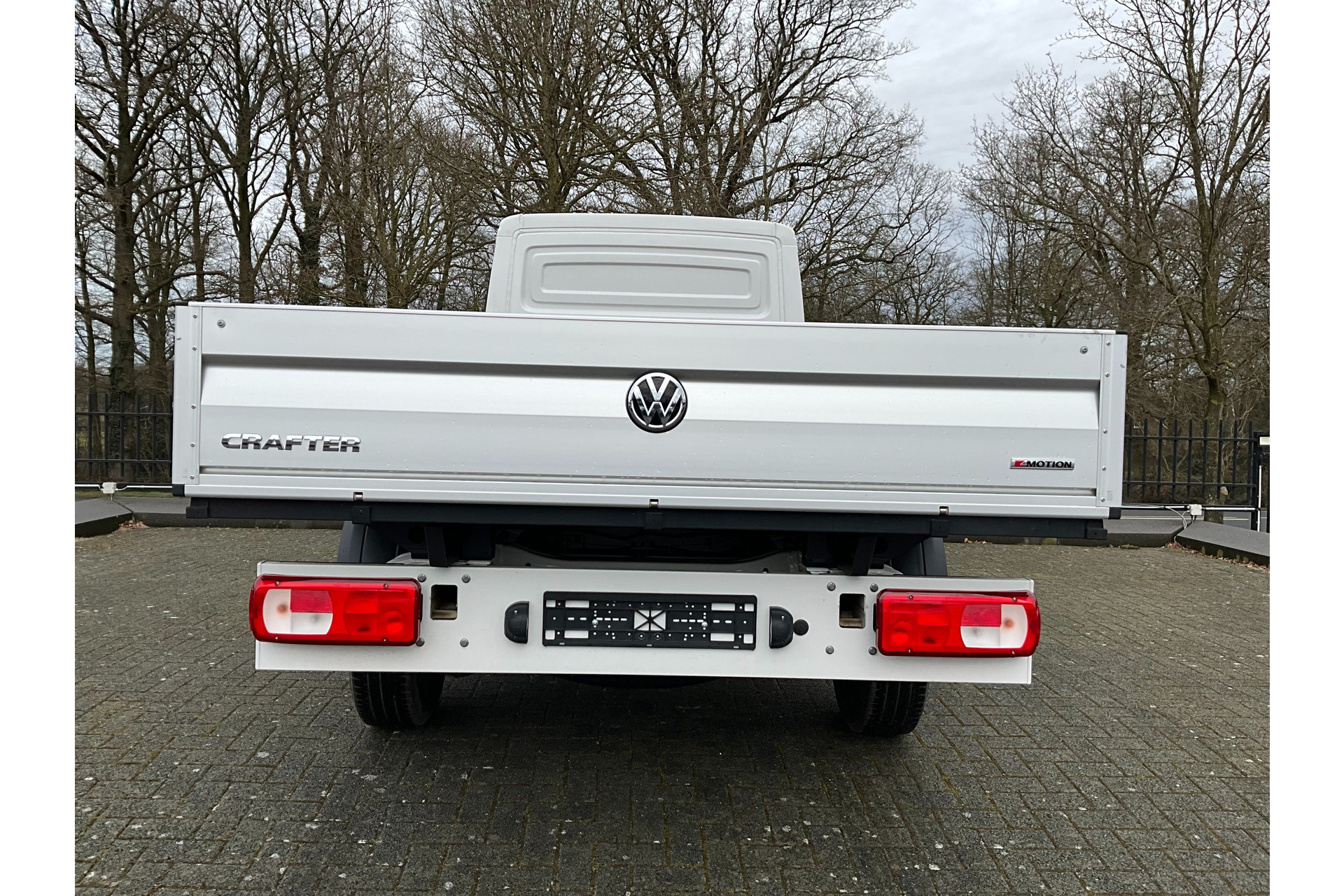 43308512-6.jpg