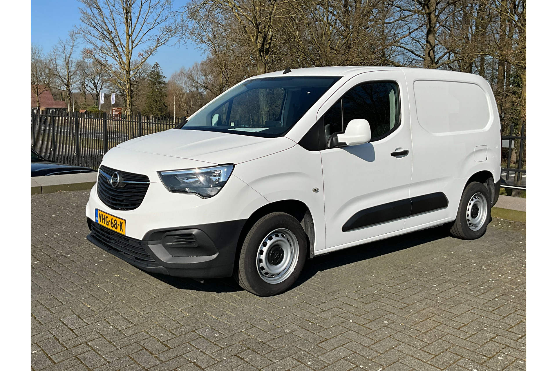 37896835-25.jpg