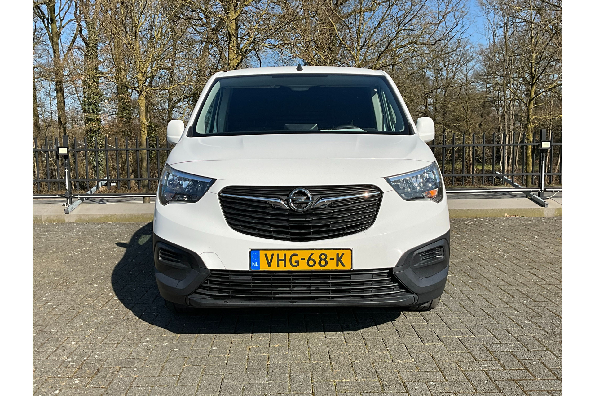 43783844-21.jpg