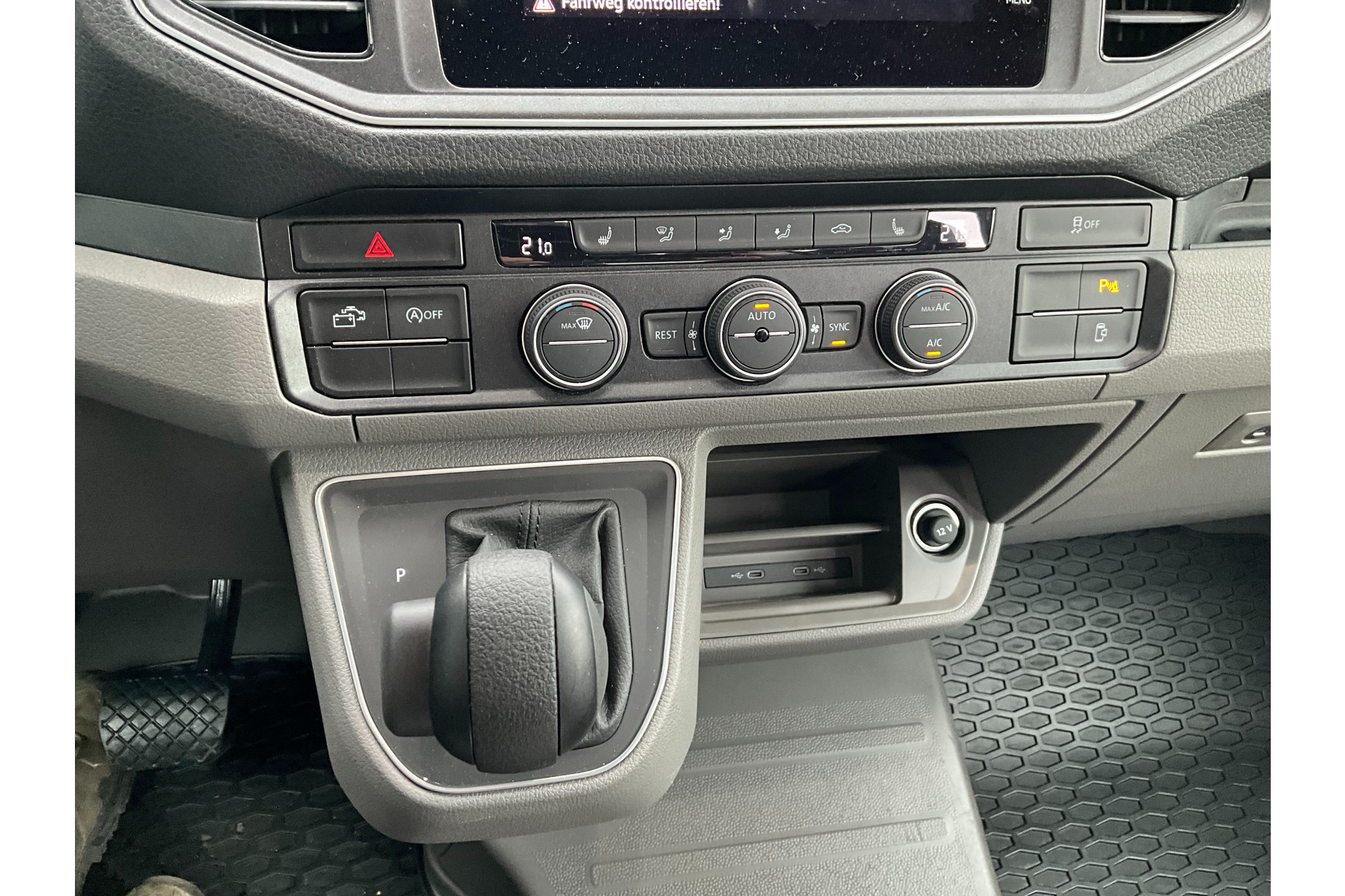 44622307-13.jpg