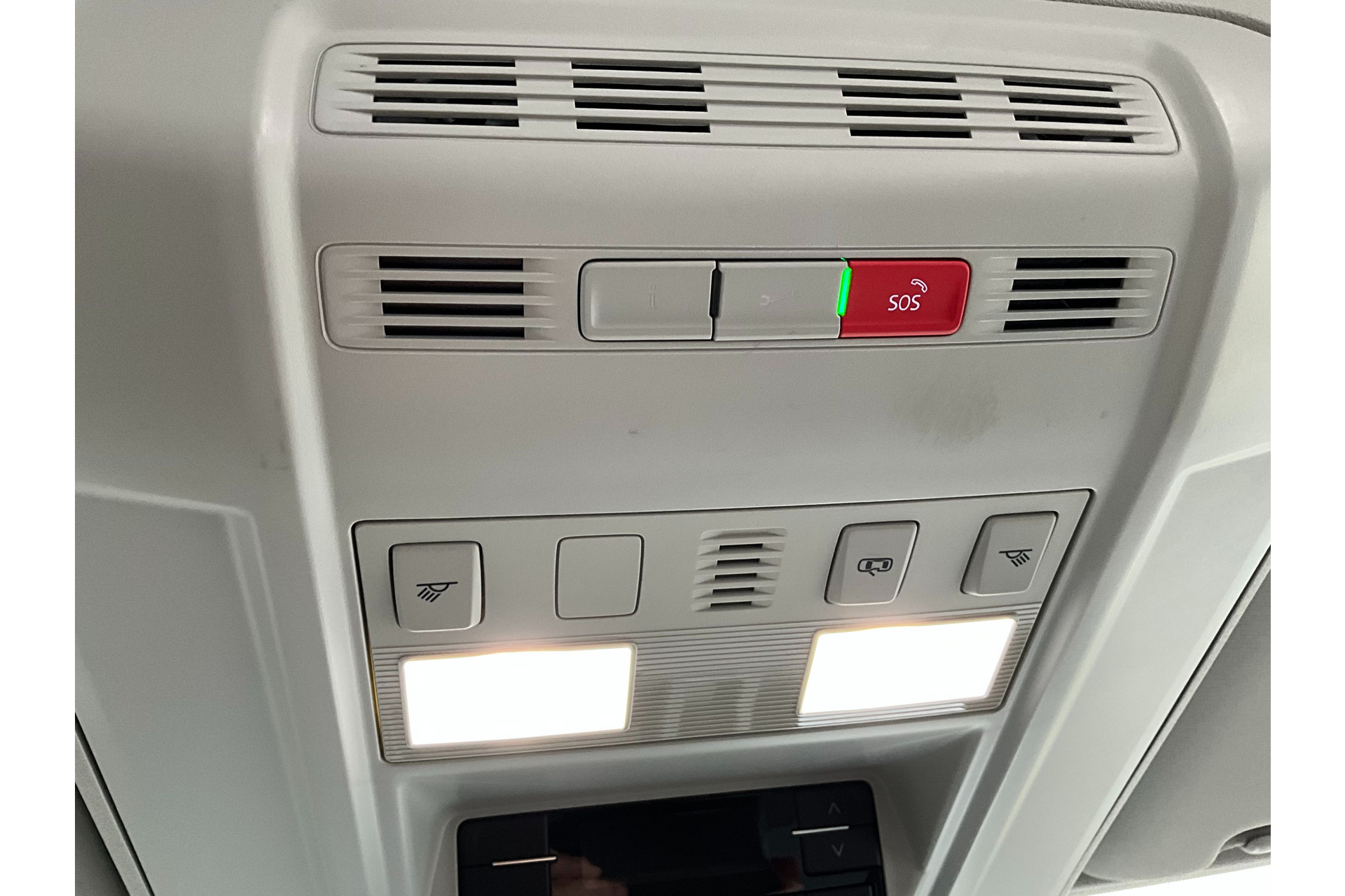 44622307-25.jpg