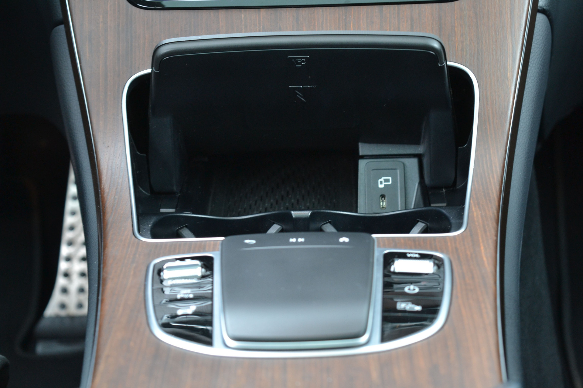 45603225-18.jpg