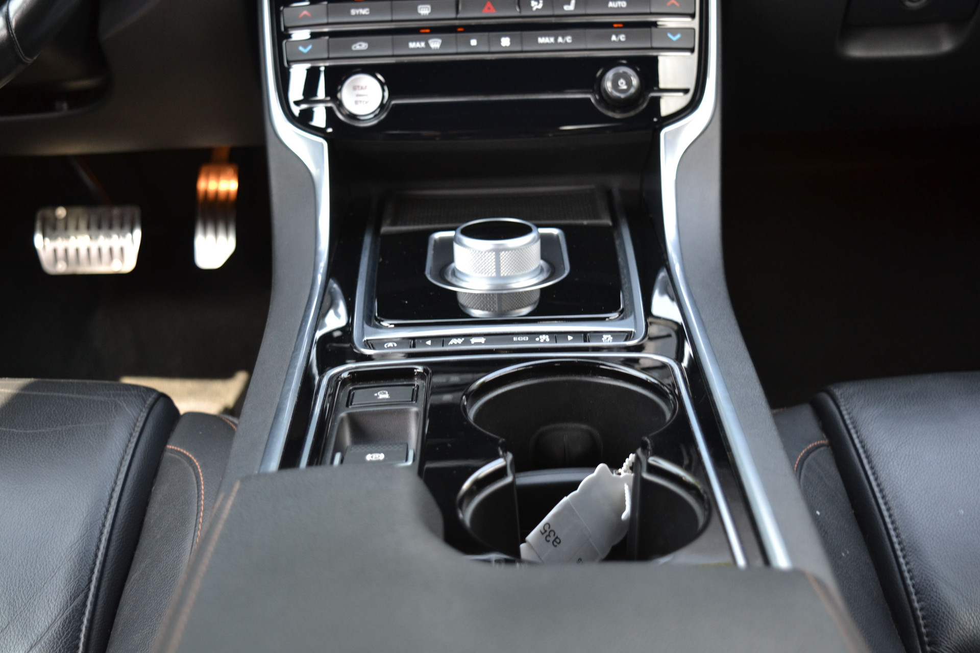 45788431-3.jpg