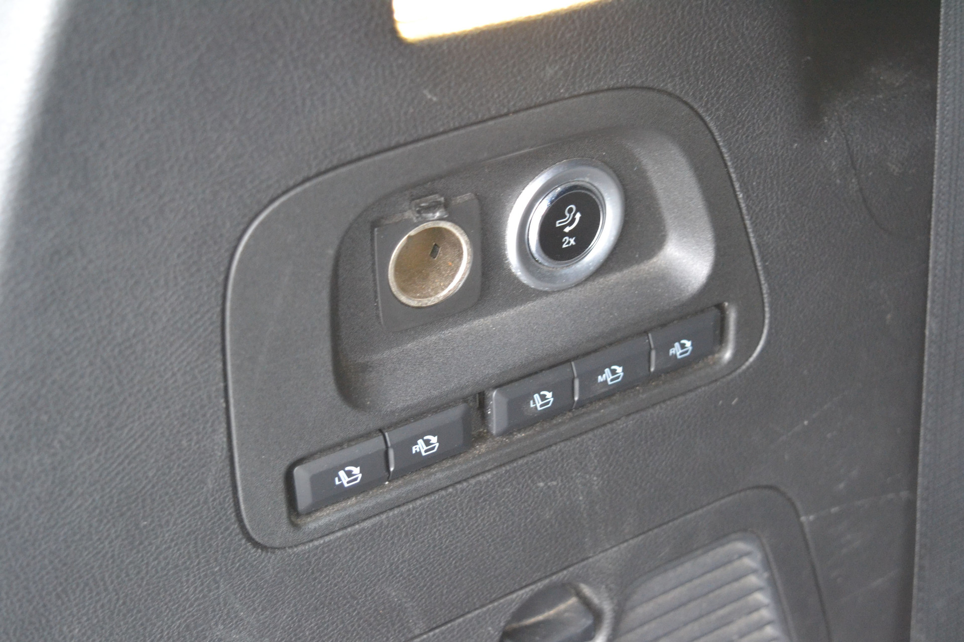46805704-8.jpg