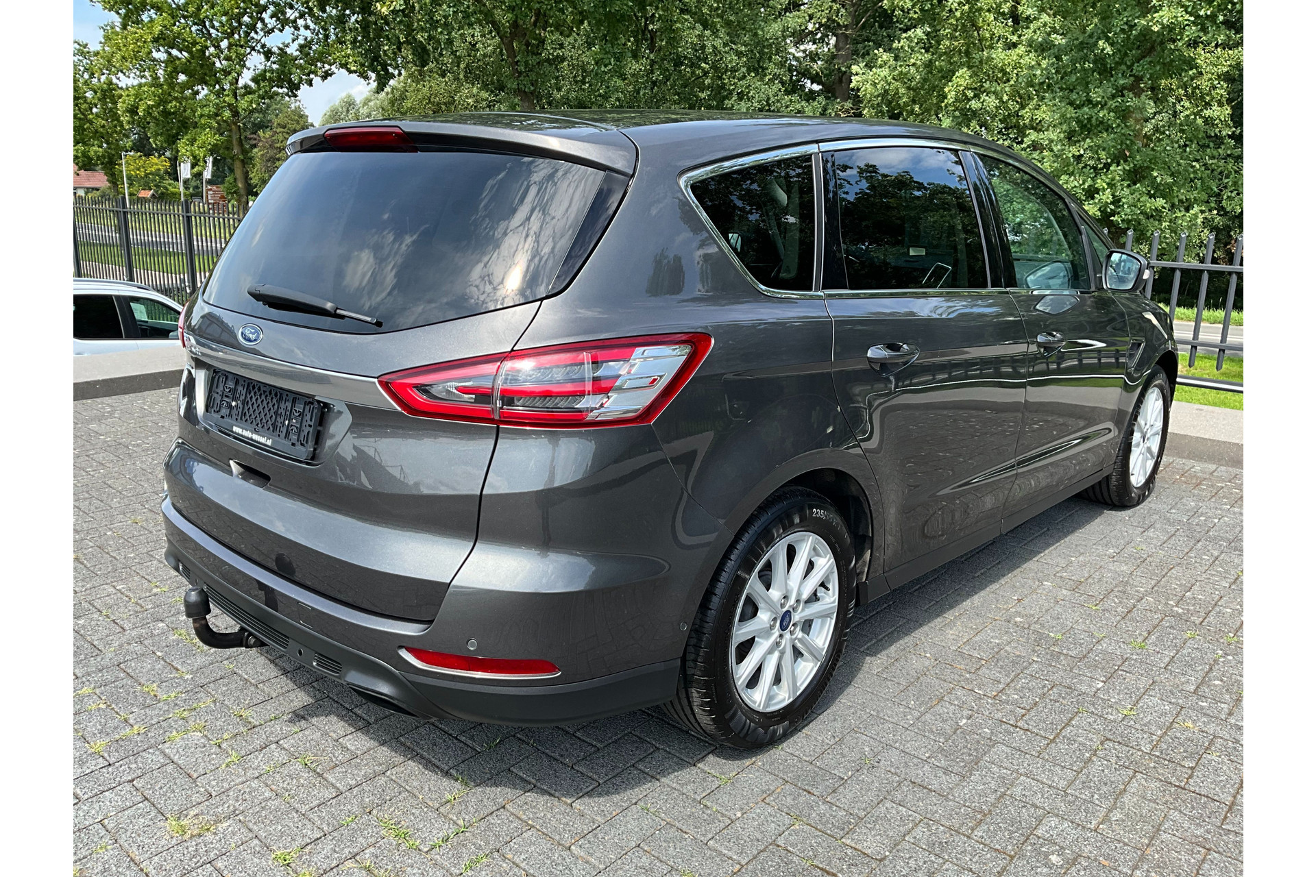 46915959-2.jpg
