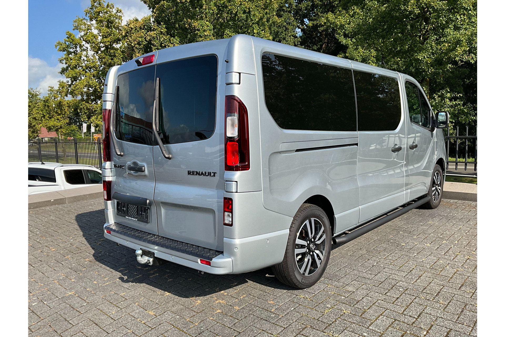 47562939-1.jpg