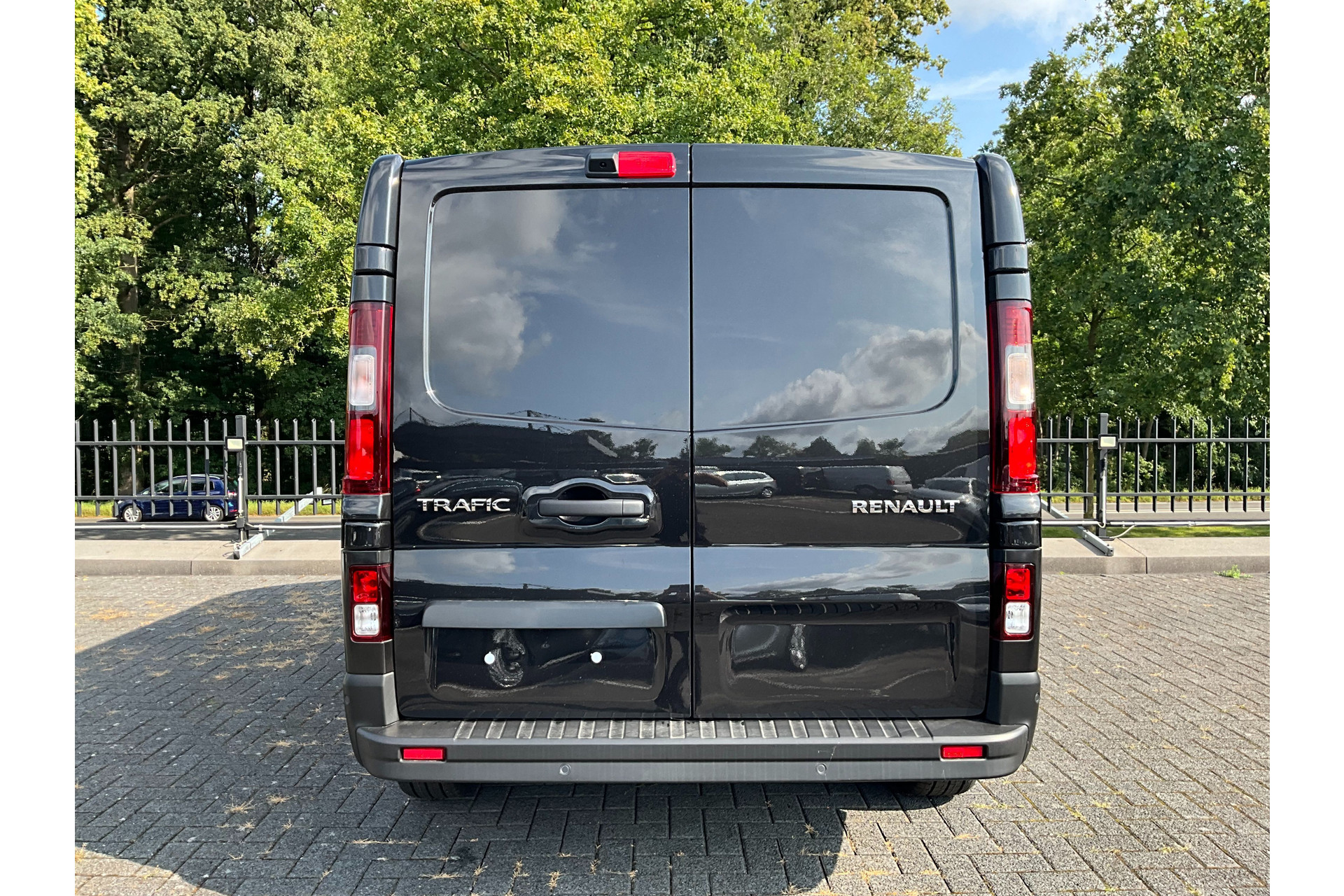 47572587-10.jpg