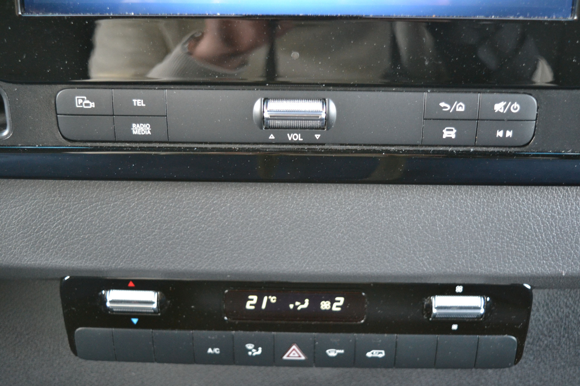 47898990-12.jpg