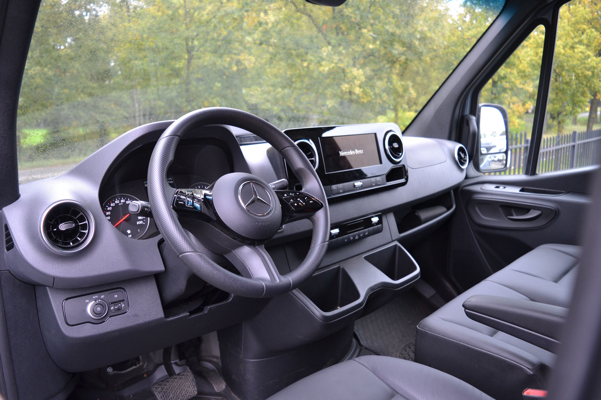 47899789-2.jpg