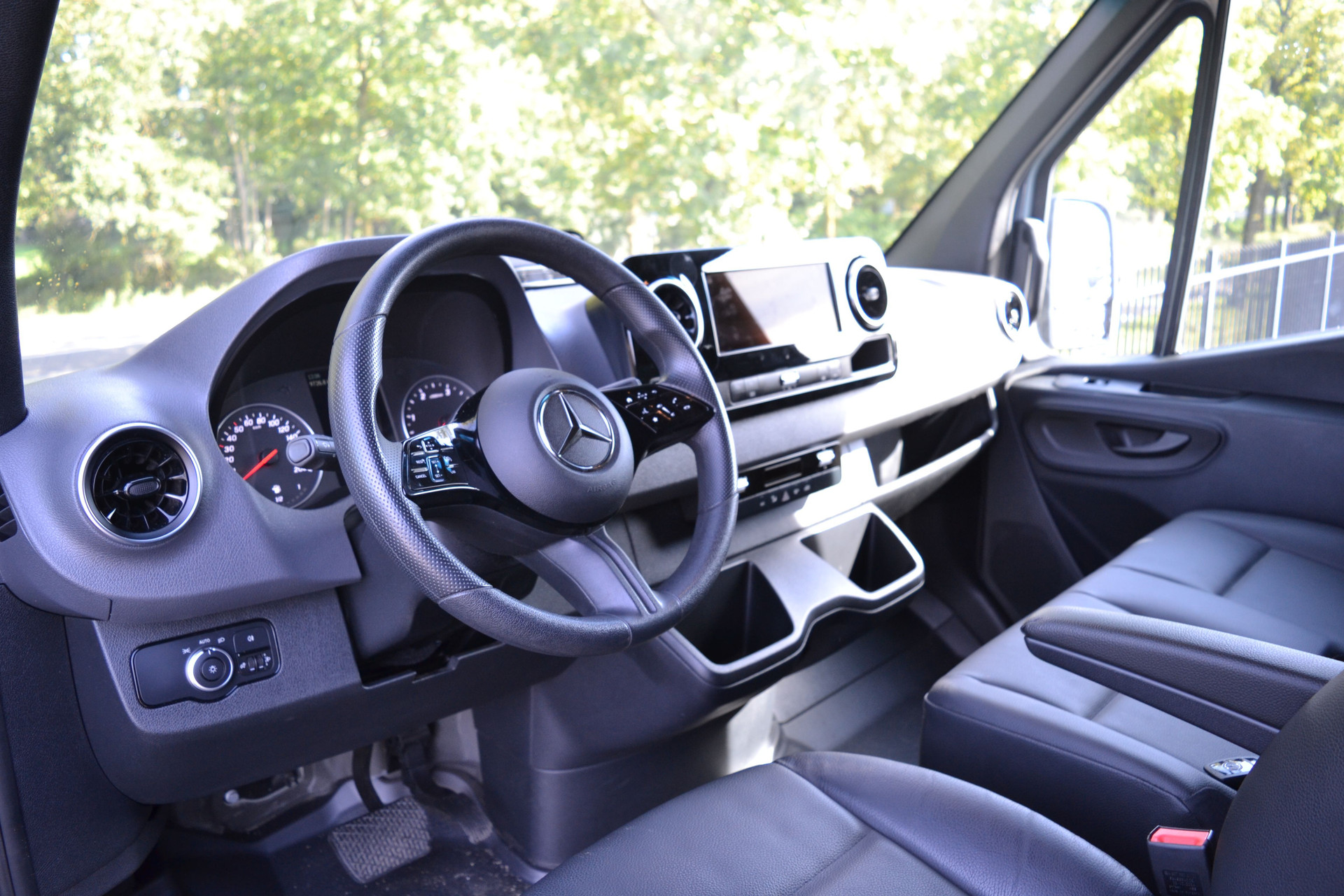 47906498-2.jpg