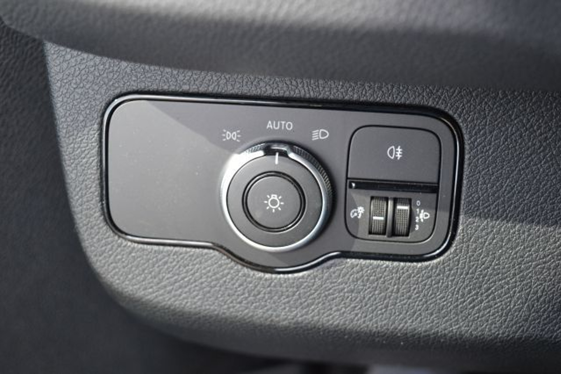 47922735-10.jpg