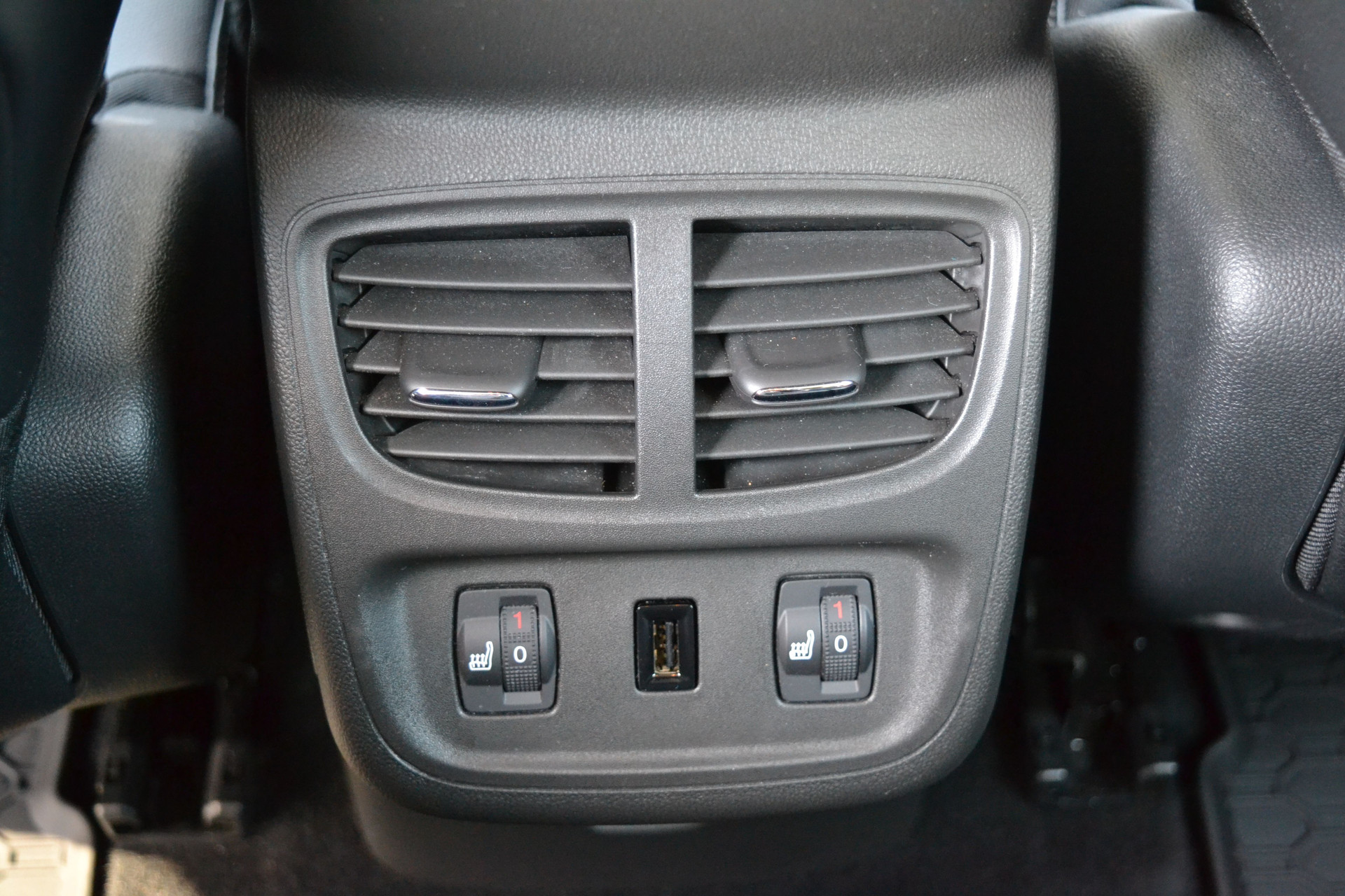 47996265-17.jpg