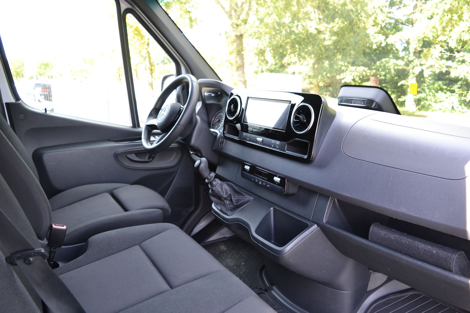 48119140-16.jpg