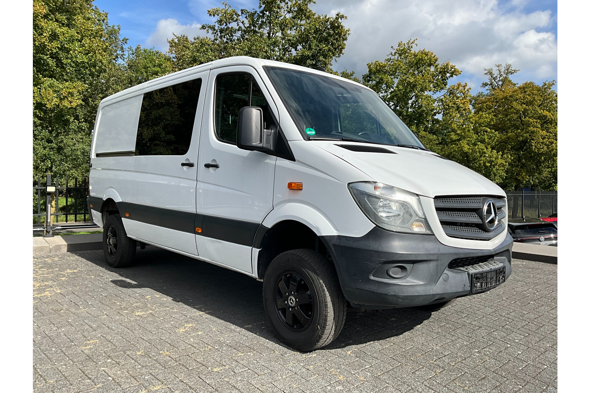 48514765-1.jpg