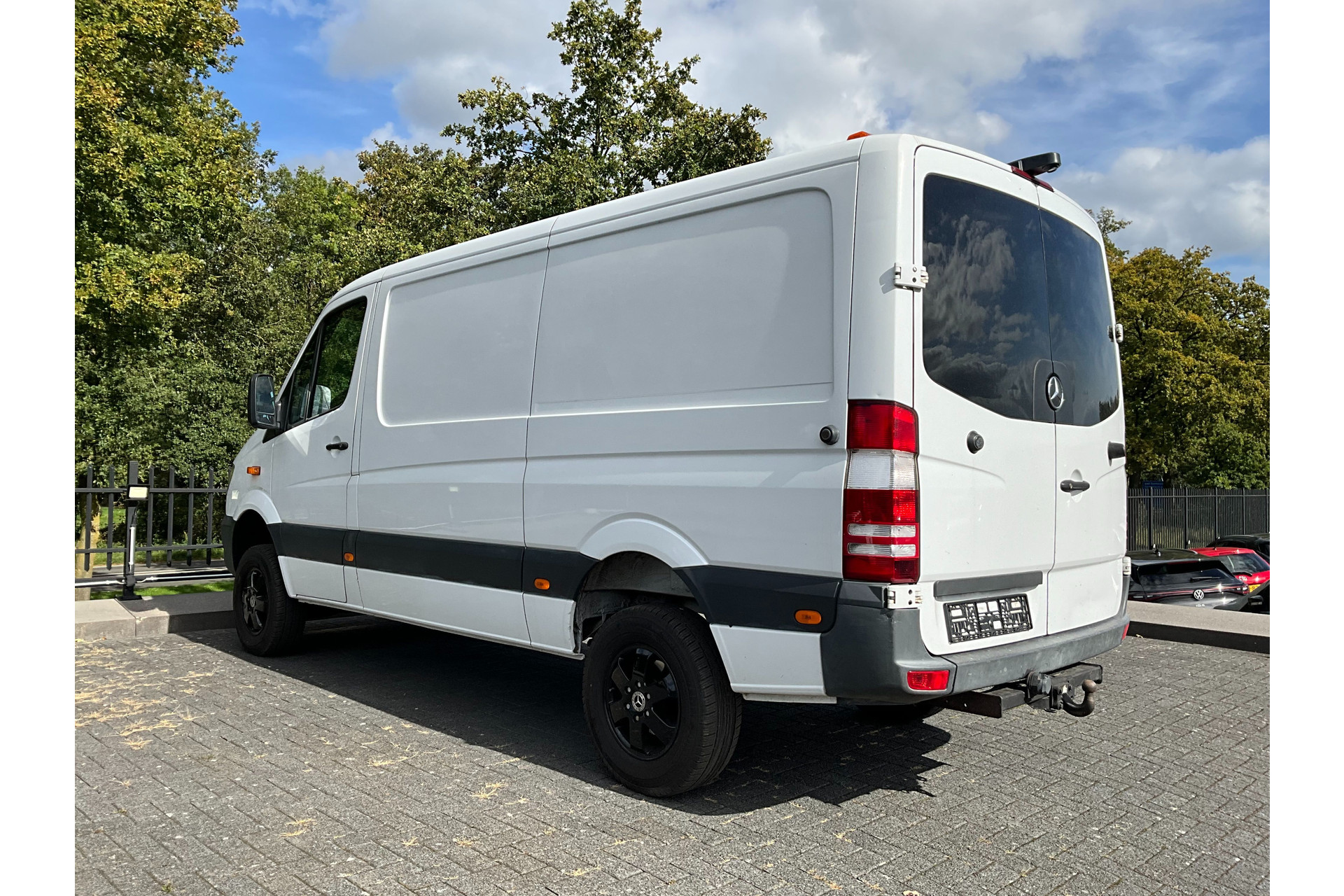 48514765-3.jpg