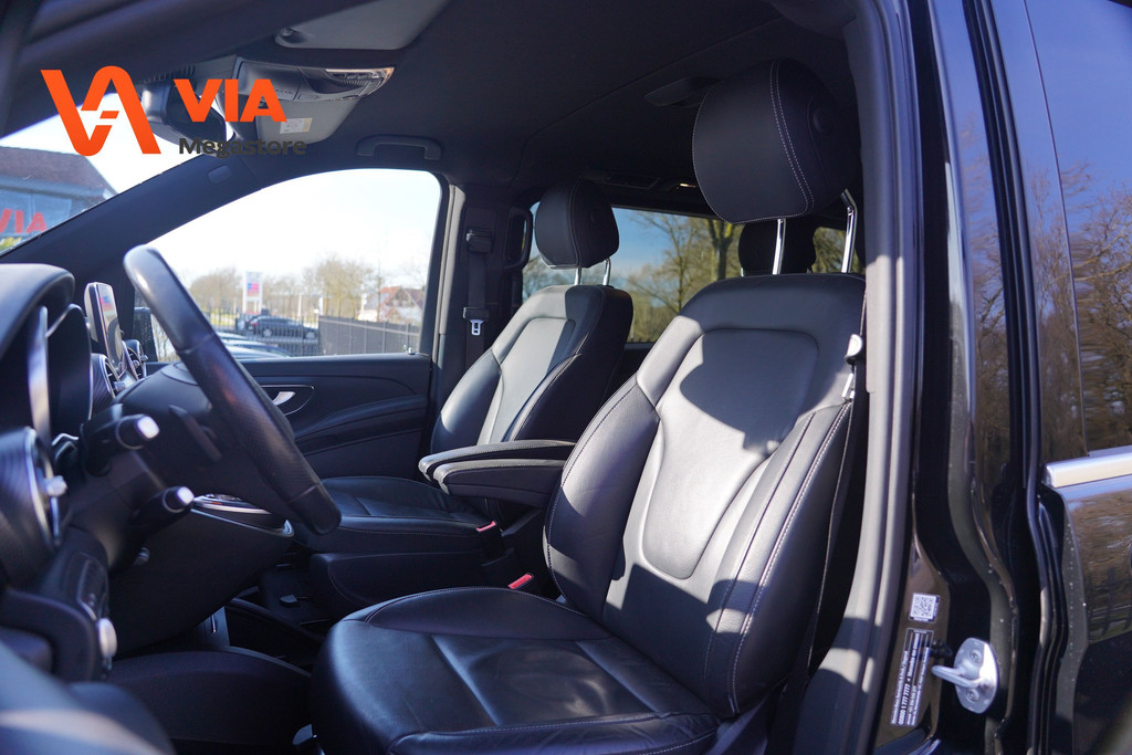 52188658-3.jpg
