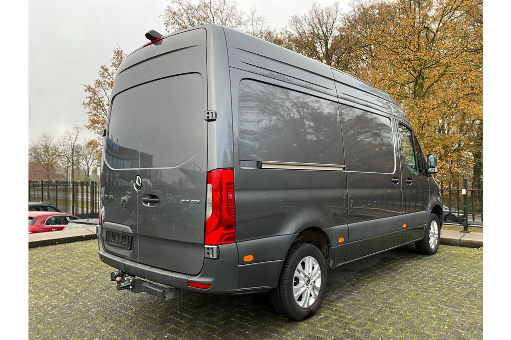 52244588-1.jpg
